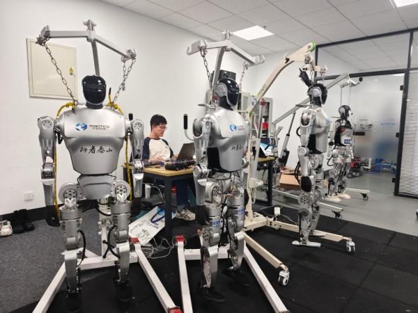 黃金周里的經(jīng)濟(jì)故事 工程師如何讓機(jī)器人競技更強(qiáng)、